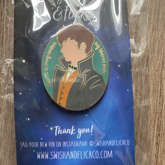 Newt pin badge- Harry Potter Fantastic Beasts- BUNDLE DISCOUNT - Picture 1 of 1